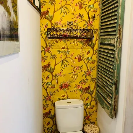 La Casa Rota De *