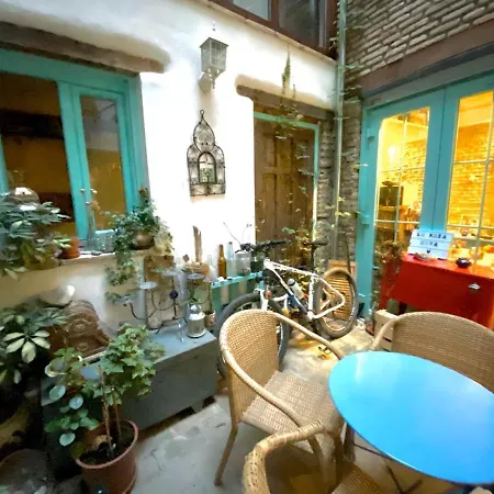 La Casa Rota De *