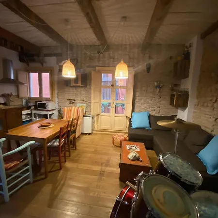 La Casa Rota De *