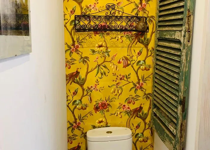 La Casa Rota De *