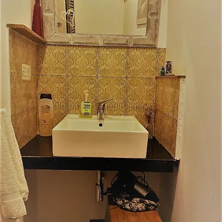 La Casa Rota De *