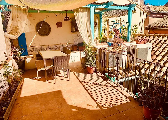 La Casa Rota De *