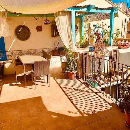 La Casa Rota De *